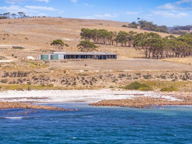 Cottage for sale in Bay Of Shoals, South Australia