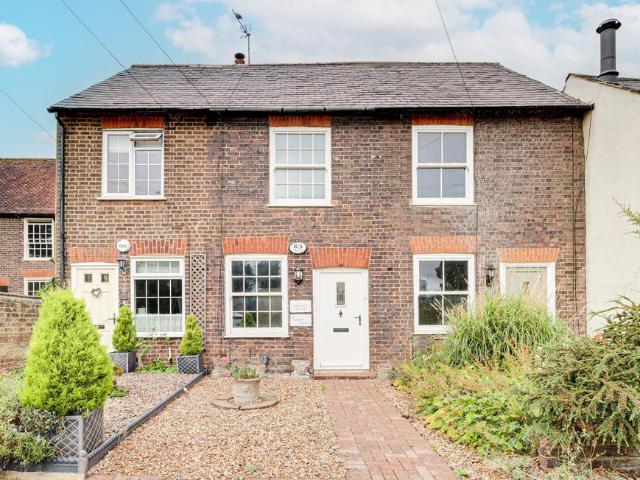 House for rent in Five Acres, Hertfordshire