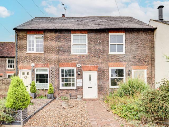 House for rent in Five Acres, Hertfordshire