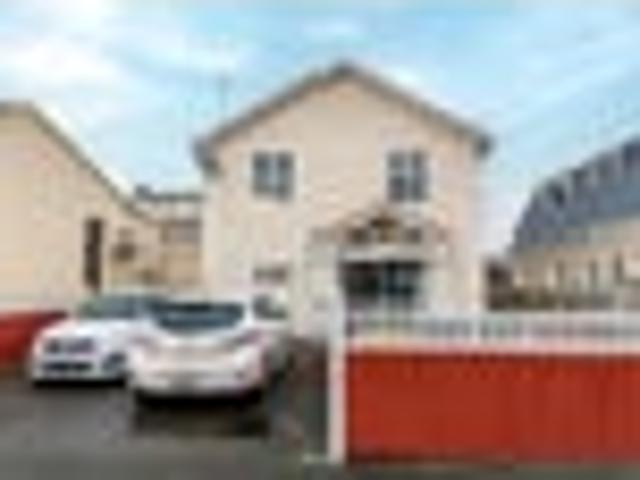 Townhouse for rent in Otakou