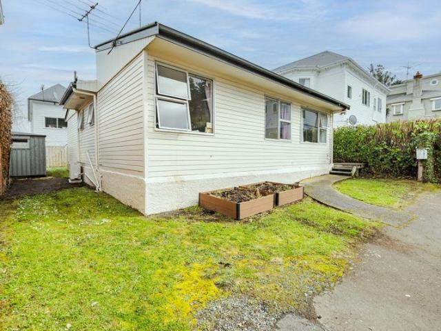 House for rent in Otakou