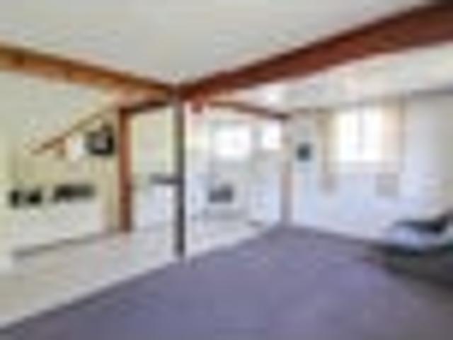 Townhouse for rent in Otakou