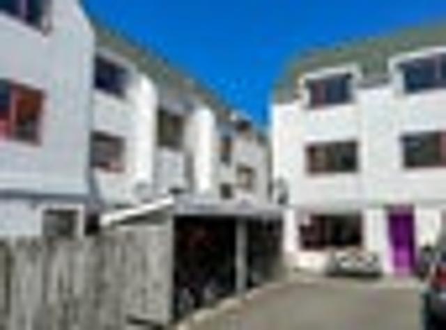 House for rent in Otakou