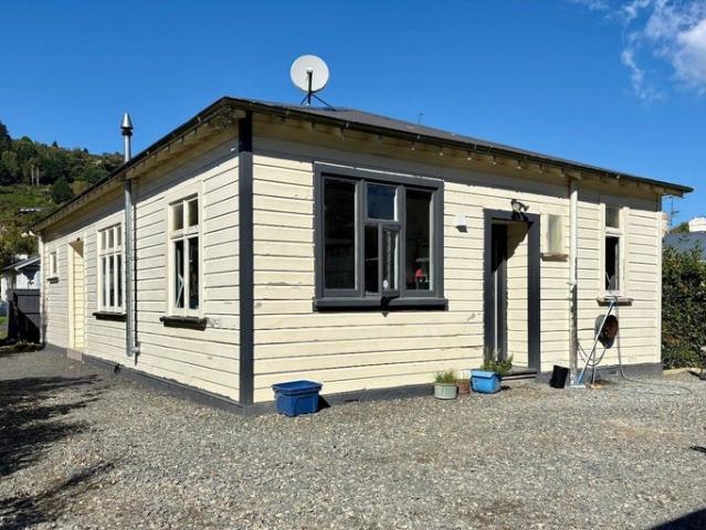 House for rent in Otakou