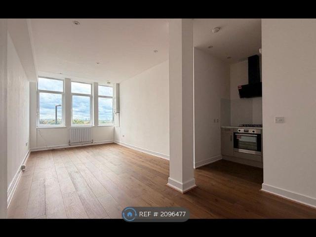 Studio for rent in London Borough of Croydon, Greater London