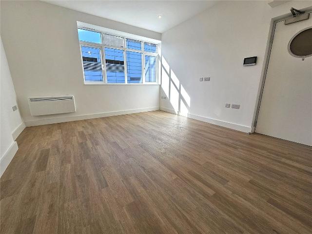 Studio for rent in London Borough of Croydon, Greater London