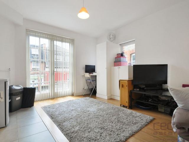 Studio for rent in Golders Green, Isle Of Man