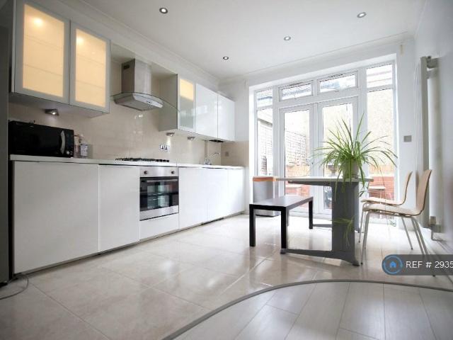 House for rent in Golders Green, Greater London