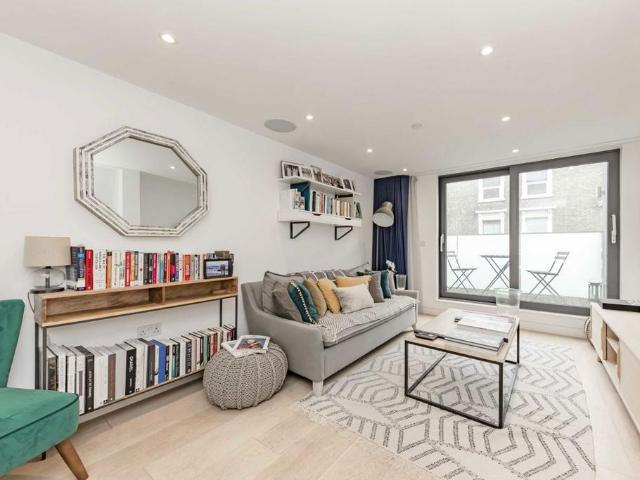 Apartment for rent in West Kensington, Greater London