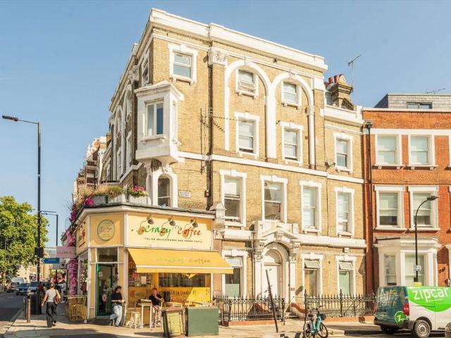 Apartment for rent in West Kensington, Greater London