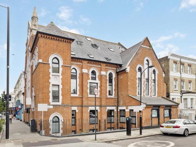 Apartment for rent in West Kensington, Greater London