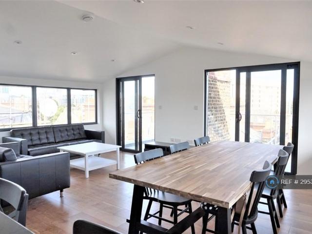House for rent in West Kensington, Greater London