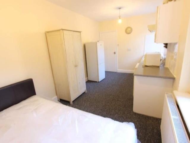 Studio for rent in West Kensington, Greater London