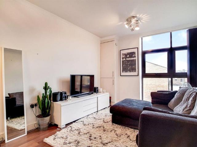 Apartment for rent in West Kensington, Greater London