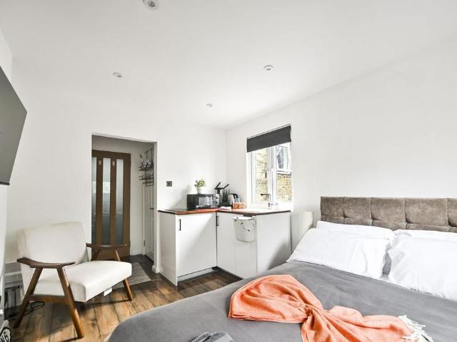Apartment for rent in West Kensington, Greater London