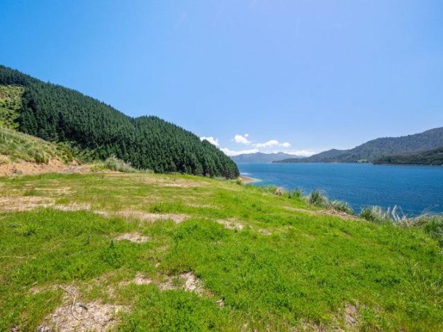 Land for sale in Marlborough