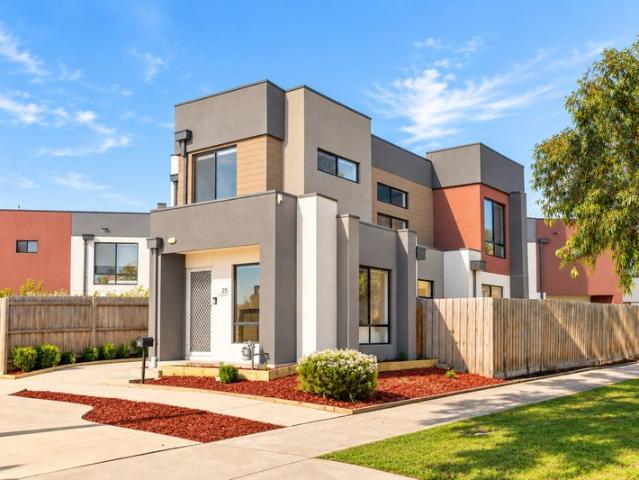 Townhouse for sale in Camerons Creek, Victoria
