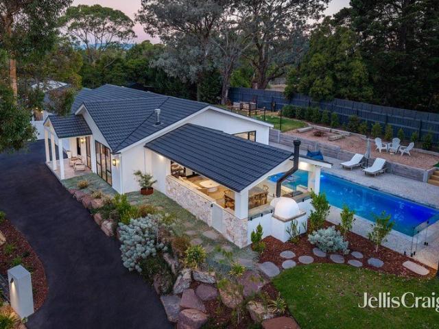 House for sale in Park Orchards, Melbourne