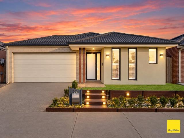 House for sale in Creekstone, Melbourne