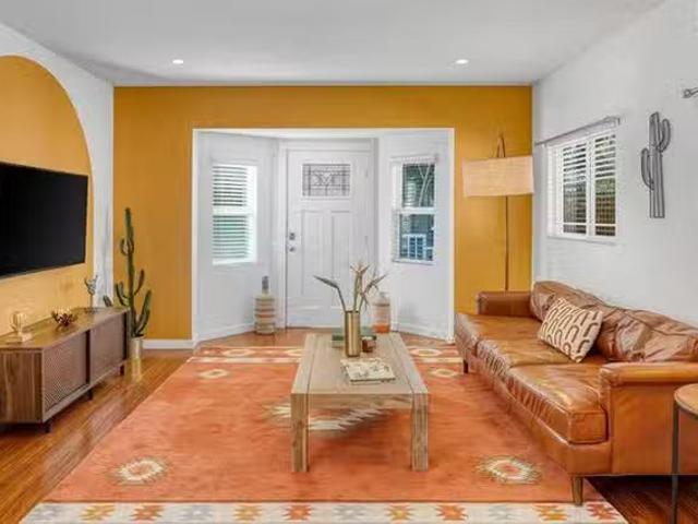Apartment for rent in Canoga Park, California