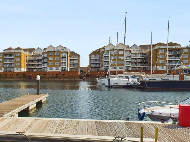 Apartment for rent in Crumbles, Eastbourne