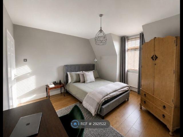 Room for rent in Lane, Greater London