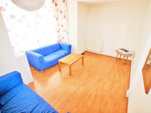 Apartment for rent in Hyde Park, West Yorkshire