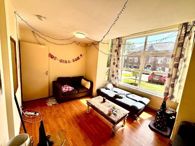 Apartment for rent in Hyde Park, West Yorkshire