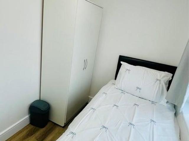 Room for rent in Hayes, Greater London