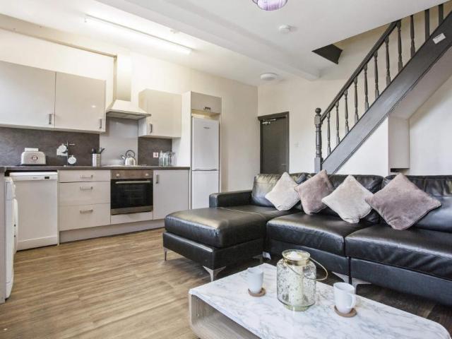 Apartment for rent in Beckett Park, Headingley