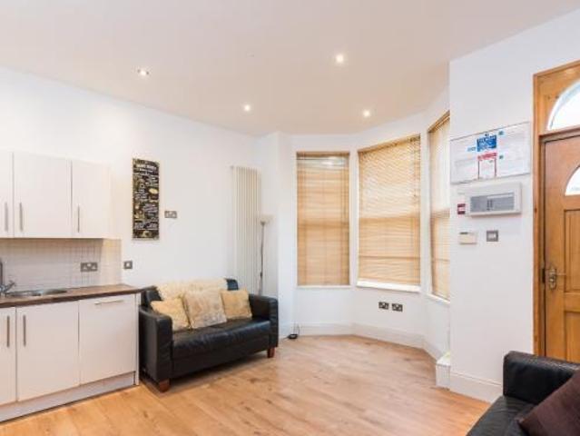 House for rent in Oakwood, West Yorkshire