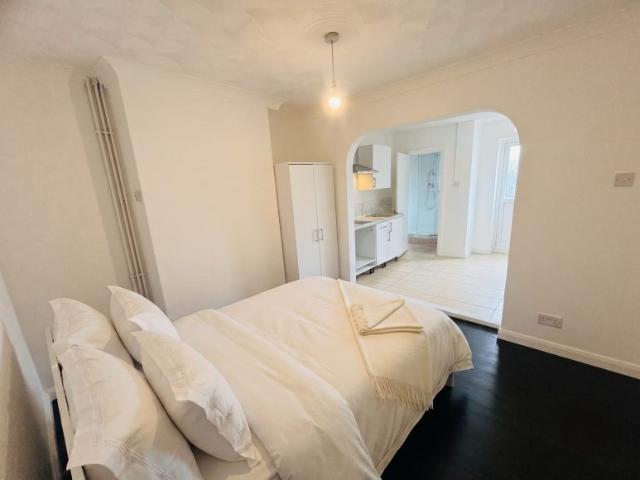 Studio for rent in Upper Edmonton, Greater London