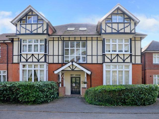 Apartment for rent in Mindenhurst, Surrey Heath
