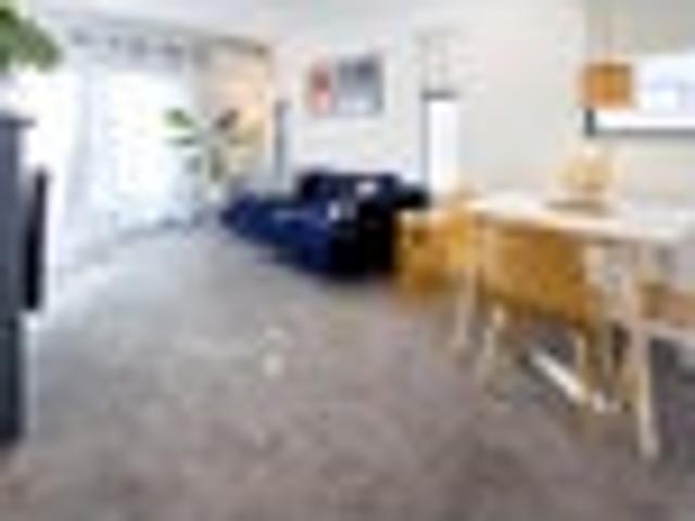 Apartment for rent in Chaslands, Canterbury