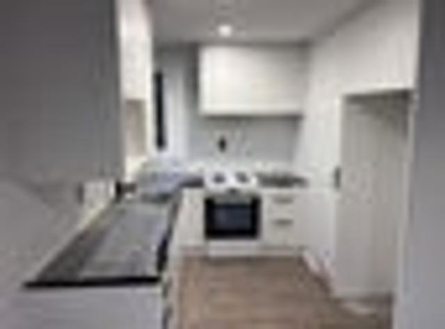 Townhouse for rent in Chaslands, Canterbury