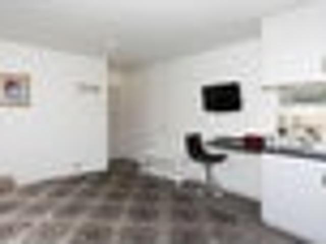 Apartment for rent in Chaslands, Canterbury