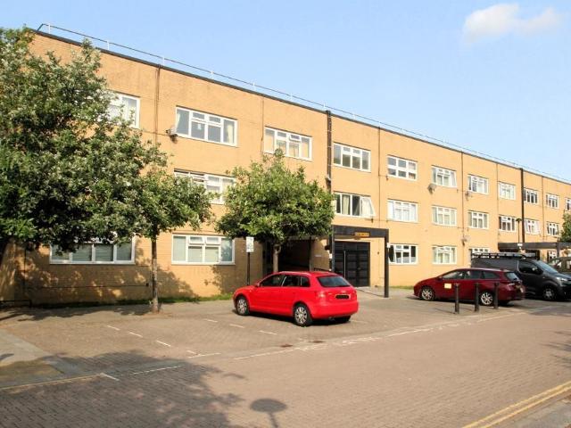 Studio for rent in Milton Keynes