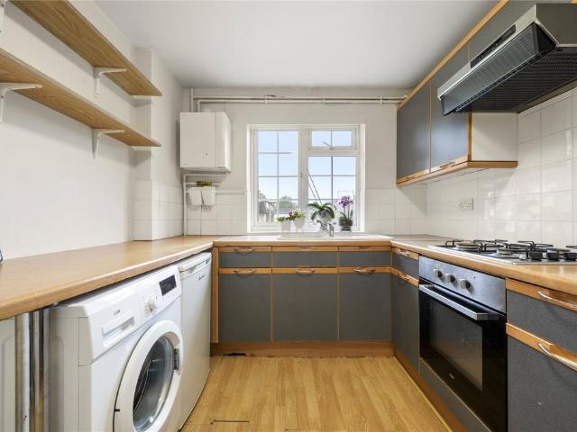 Apartment for rent in Chessington, Greater London