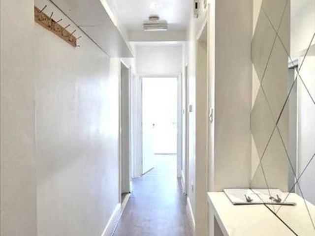 Apartment for rent in South Stanmore, Greater London