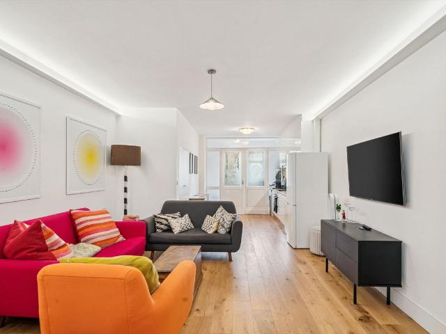 Apartment for rent in North Kensington, Greater London