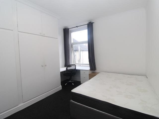 Room for rent in Falcon Lodge, Wales
