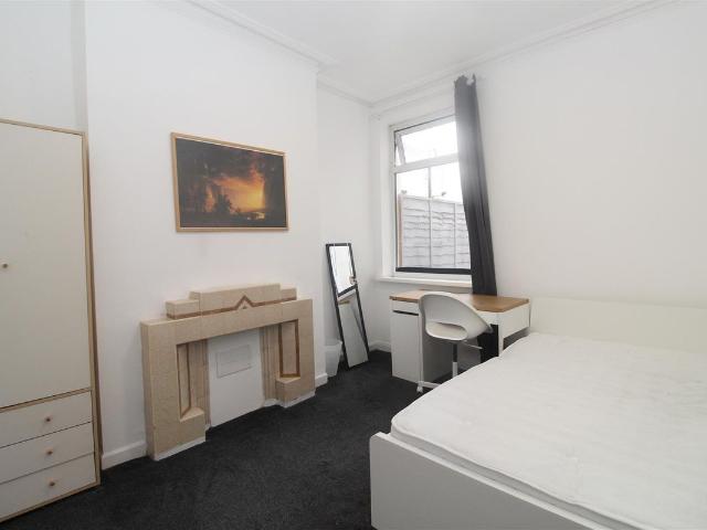 Room for rent in Falcon Lodge, Wales