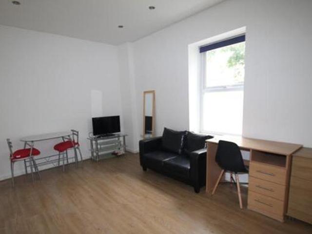 House for rent in Follaton, Strode
