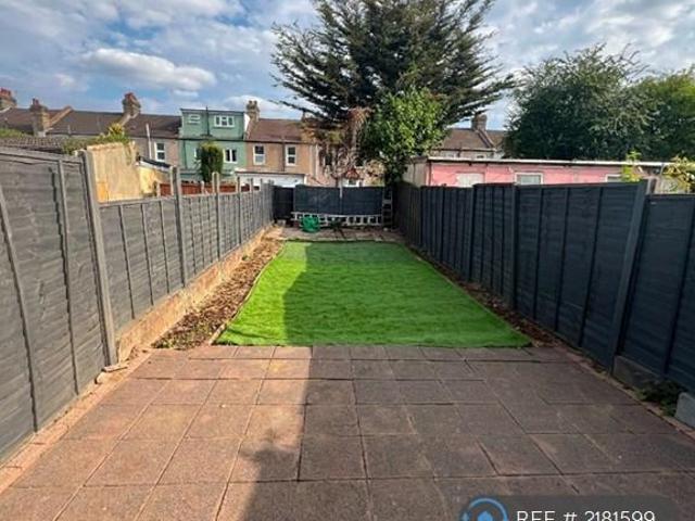House for rent in Seven Kings, Greater London