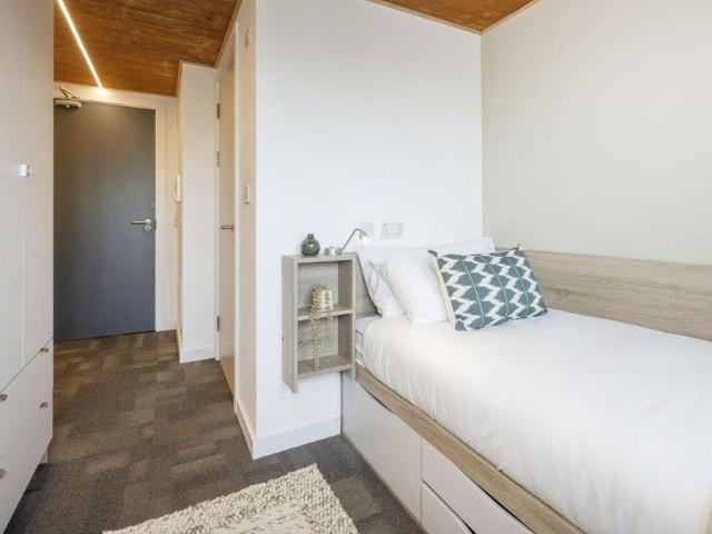 Apartment for rent in Moorlands, Bare
