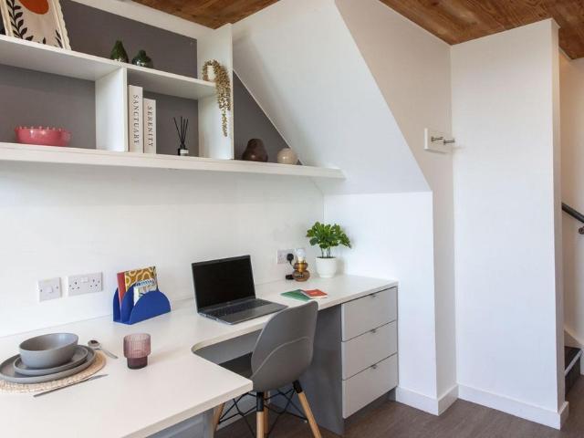 Studio for rent in Moorlands, Bare