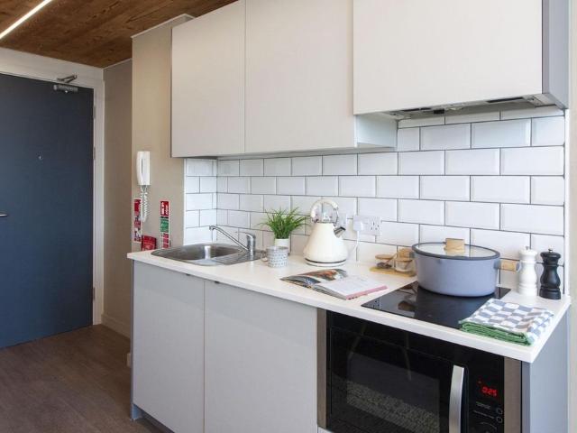 Studio for rent in Moorlands, Bare