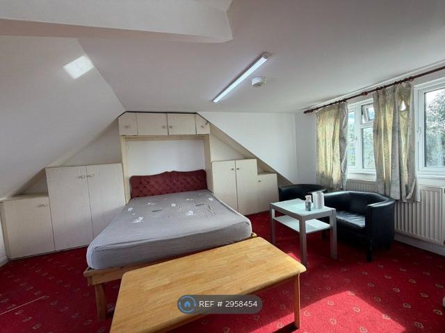 Studio for rent in London Borough of Ealing, Greater London