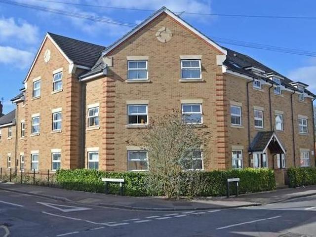 Apartment for rent in Horsell, Woking