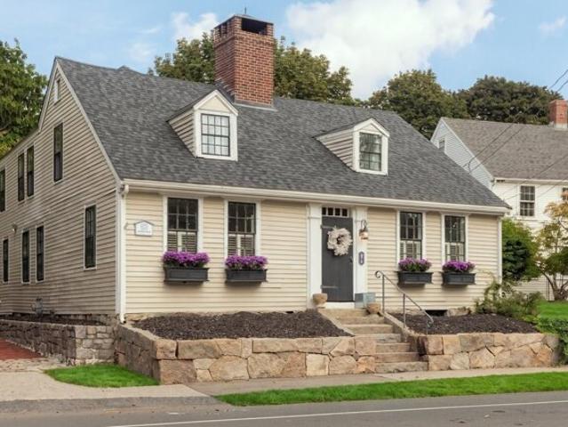House for sale in Hingham Center, Hingham